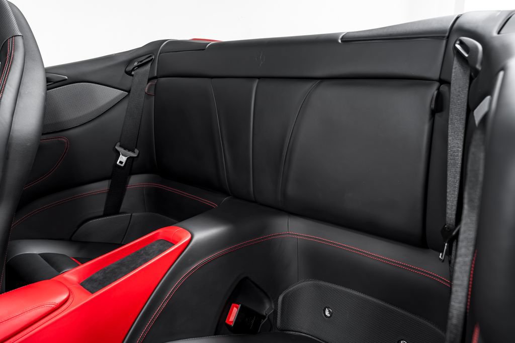 Used 2020 Ferrari Portofino RWD image 27