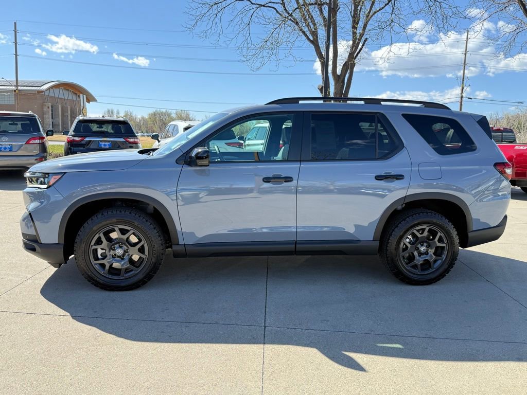 Certified 2025 Honda Pilot TrailSport image 8