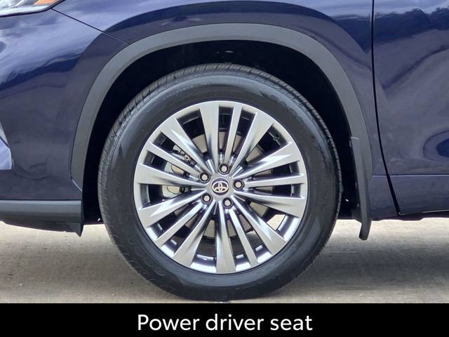 Certified 2026 Toyota Highlander Platinum AWD/4WD image 11