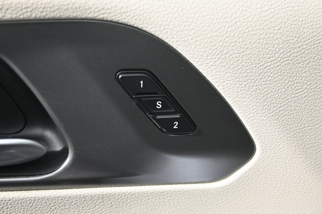 Used 2024 Chrysler Pacifica Touring-L image 22