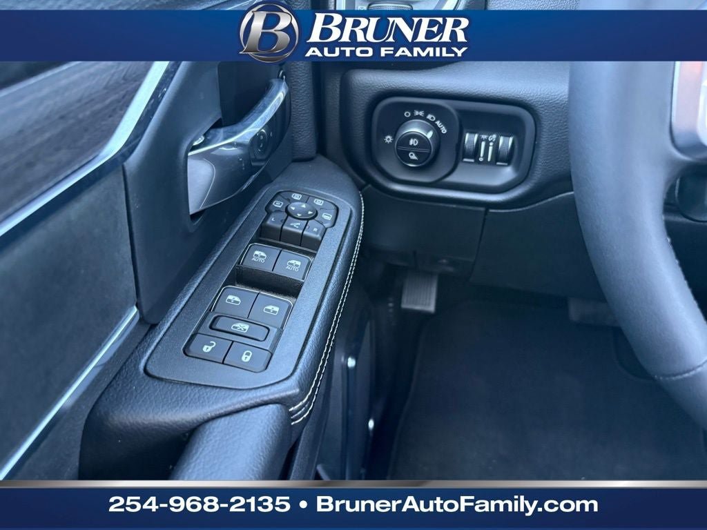 New 2026 RAM 2500 Laramie AWD/4WD image 16