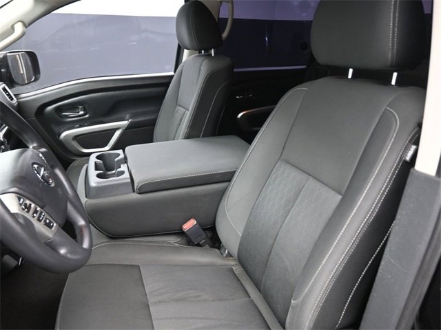 Used 2018 Nissan Titan SV image 19