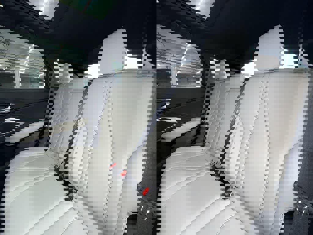 Used 2025 Acura RDX SH-AWD image 22