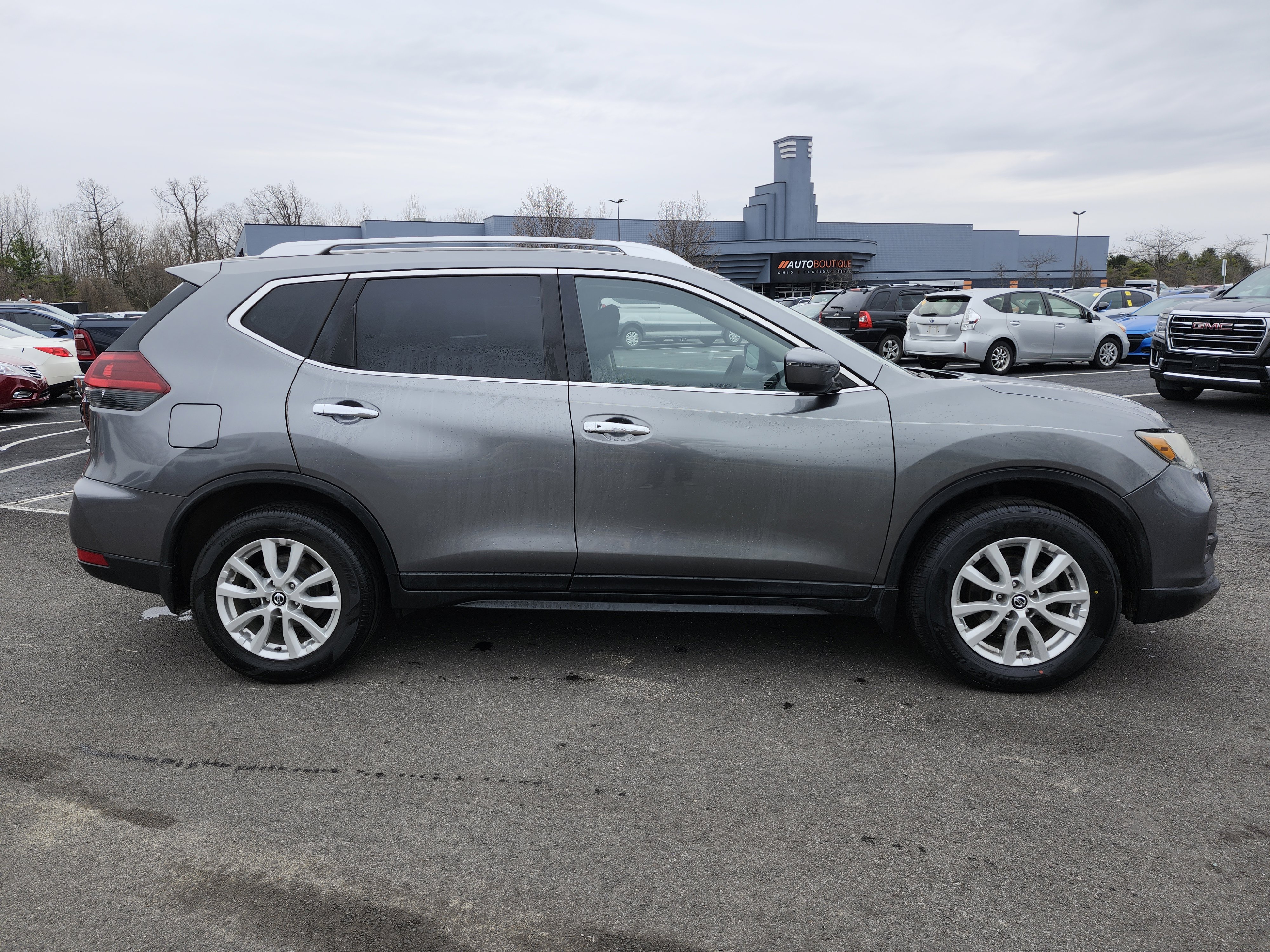 Used 2020 Nissan Rogue SV image 19
