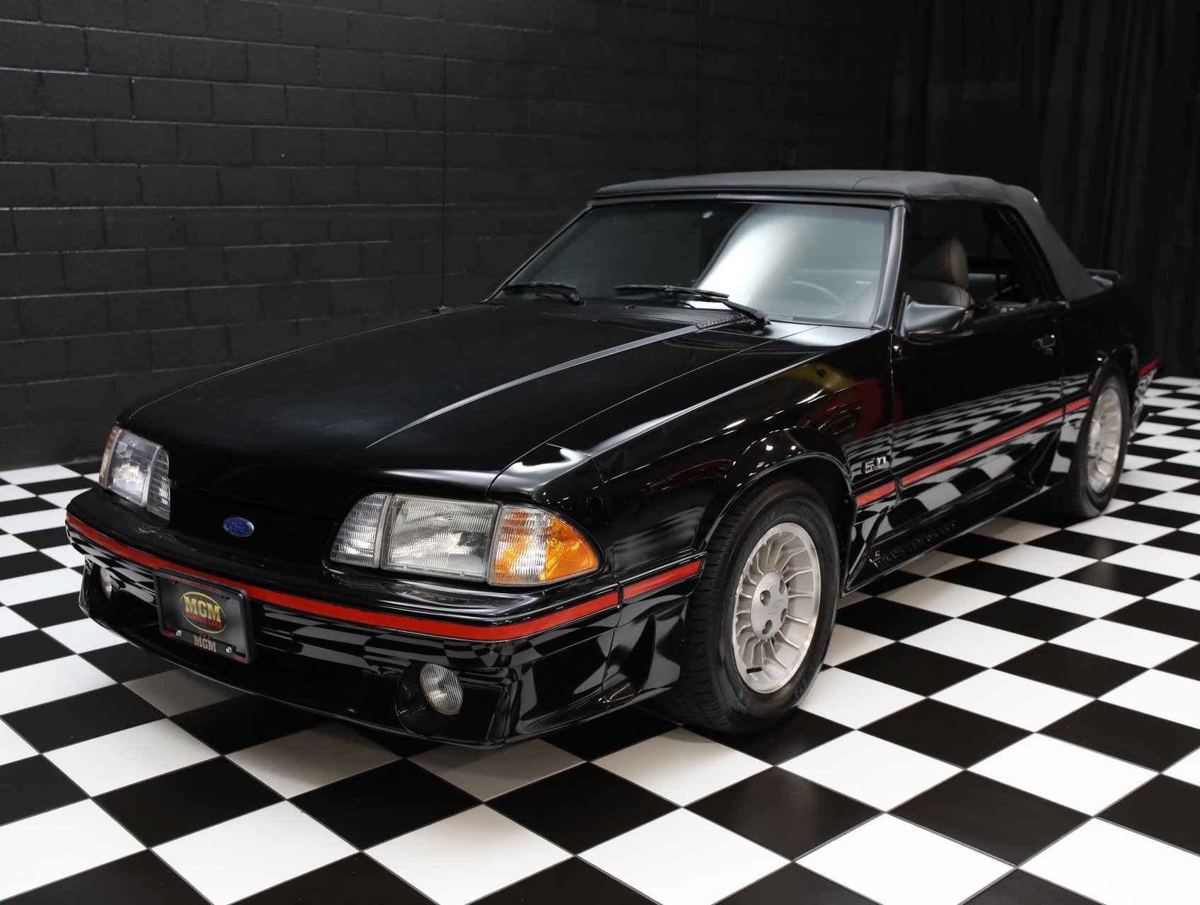 Used 1987 Ford Mustang GT RWD image 6