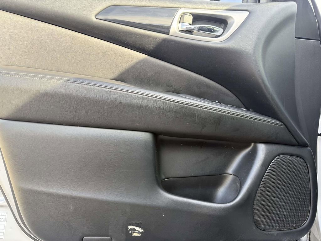 Used 2019 Nissan Pathfinder SV image 12