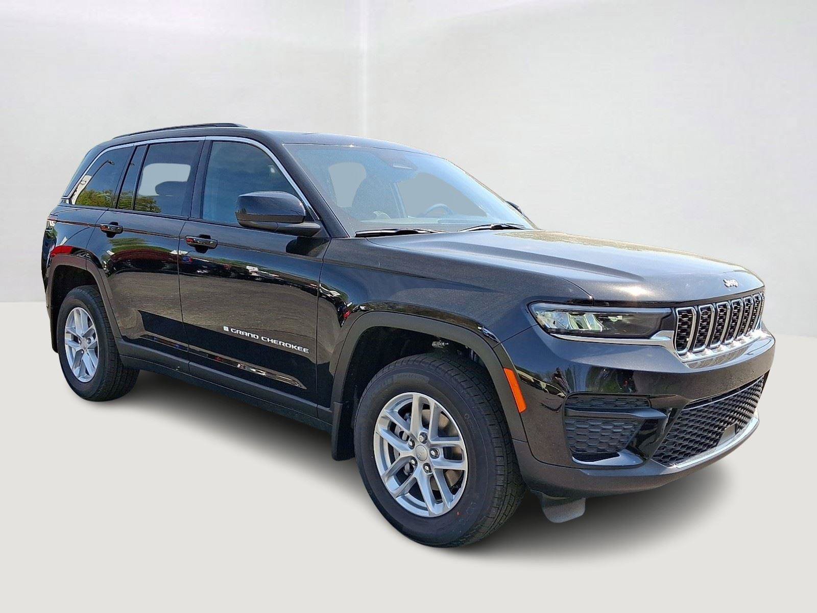 New 2026 Jeep Grand Cherokee Laredo X AWD/4WD image 2