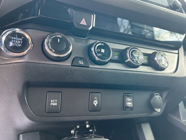 Used 2016 Toyota Tacoma TRD Off-Road w/ Towing Package AWD/4WD image 19