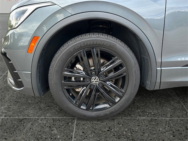 Used 2022 Volkswagen Tiguan SE R-Line image 14
