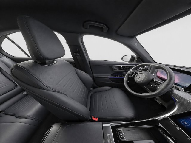 Used 2025 Mercedes-Benz C 300 4MATIC Sedan image 17