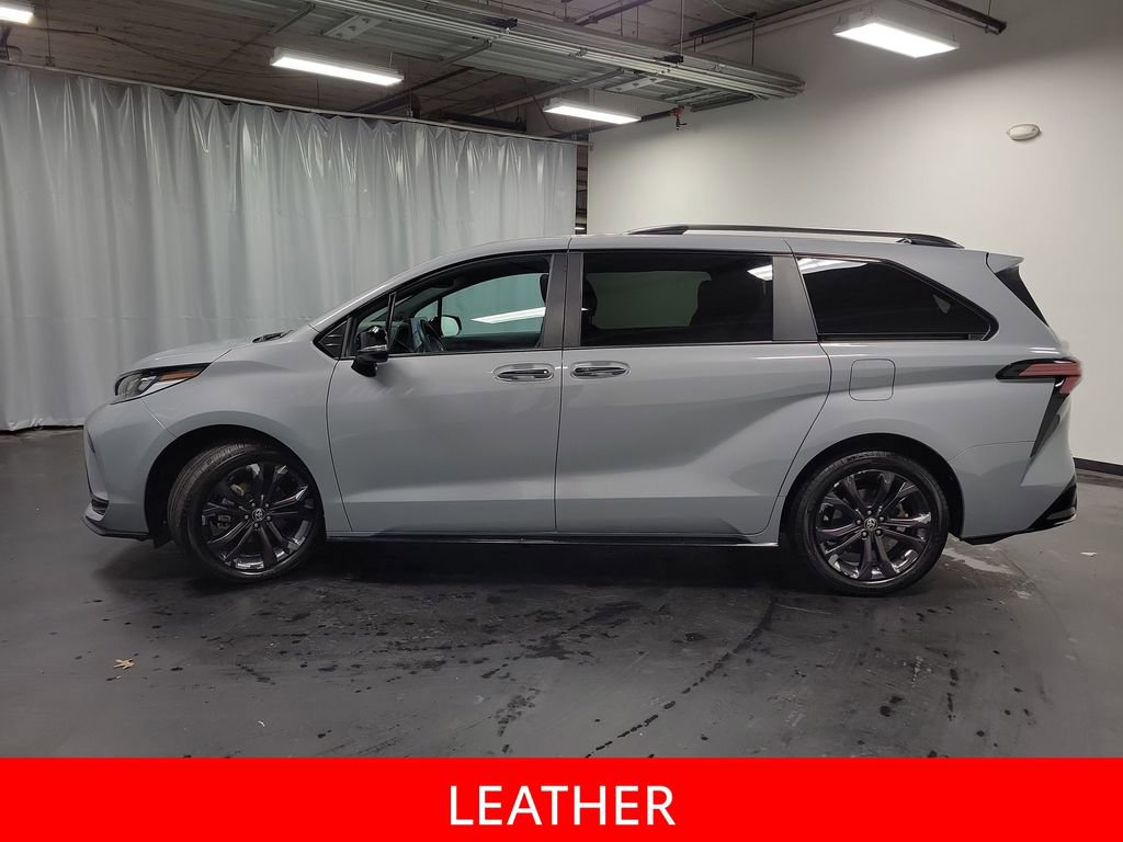 Used 2025 Toyota Sienna XSE image 5