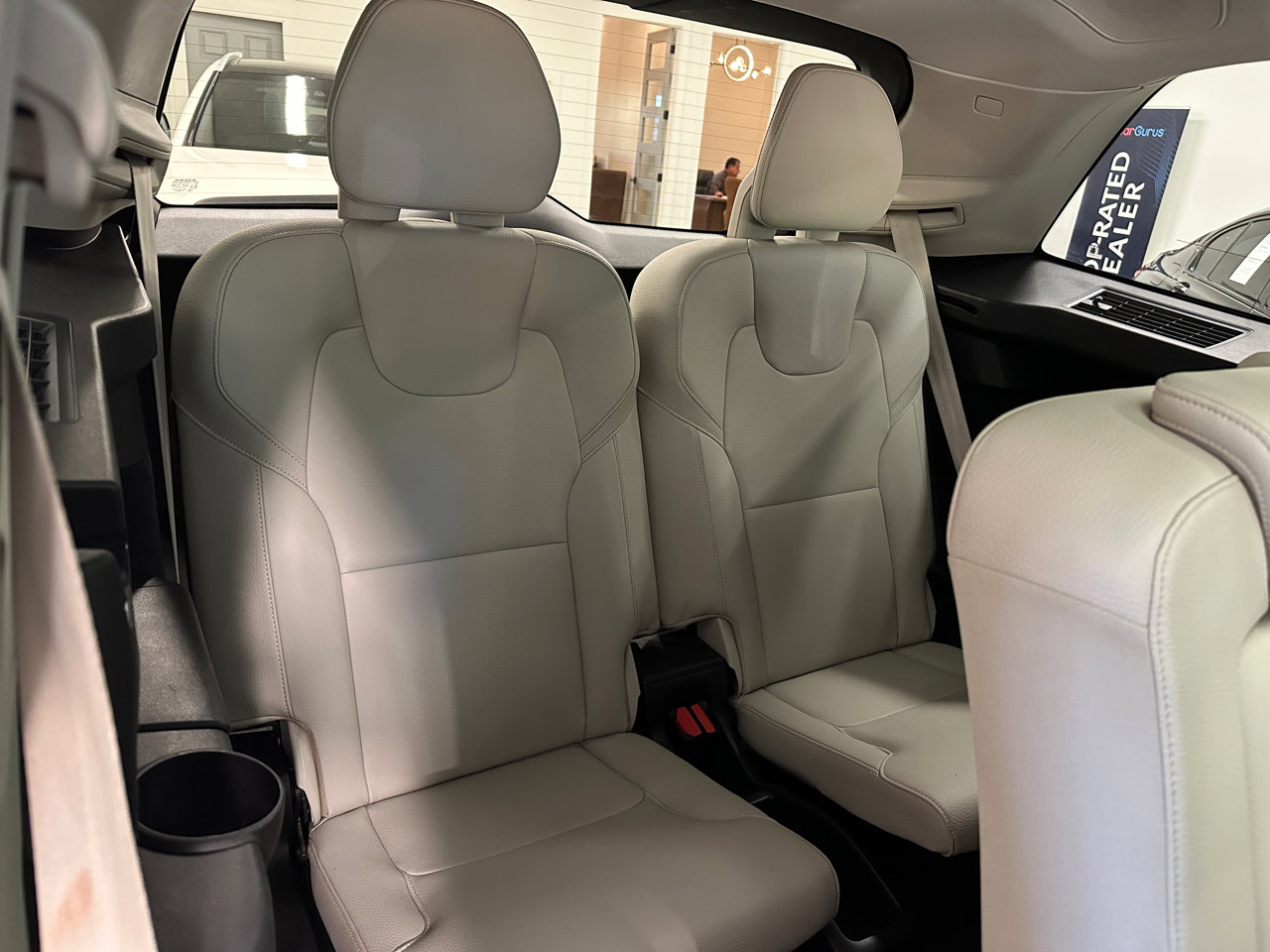 Used 2020 Volvo XC90 T5 Momentum image 32