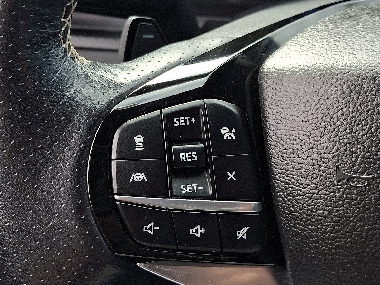 Used 2023 Ford Explorer ST w/ Equipment Group 401A AWD/4WD image 25
