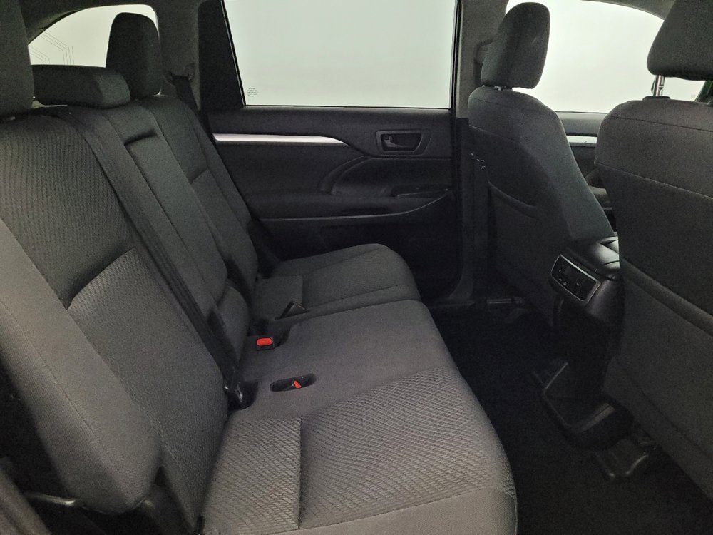 Used 2019 Toyota Highlander LE AWD/4WD image 19