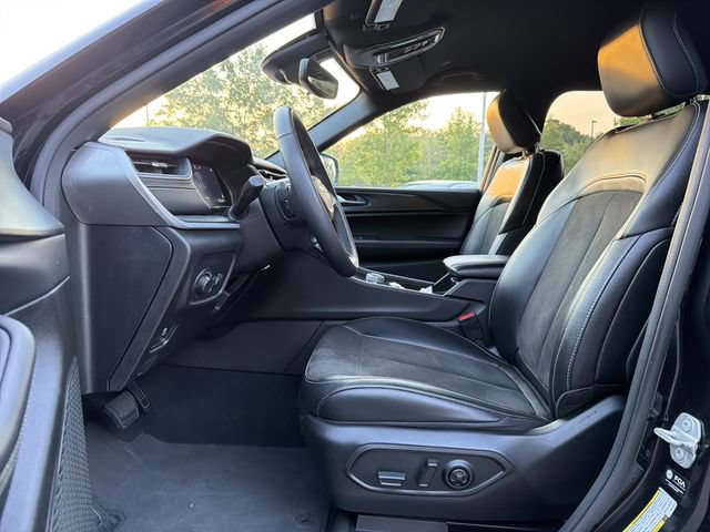 Used 2024 Jeep Grand Cherokee Altitude AWD/4WD image 11