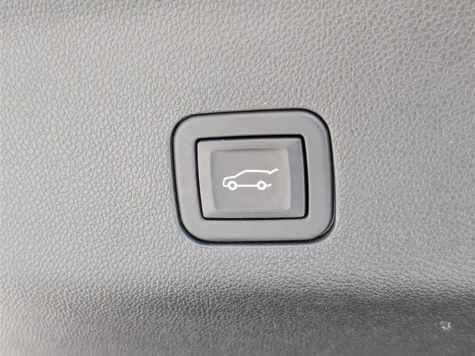 Used 2024 GMC Yukon SLT AWD/4WD image 16