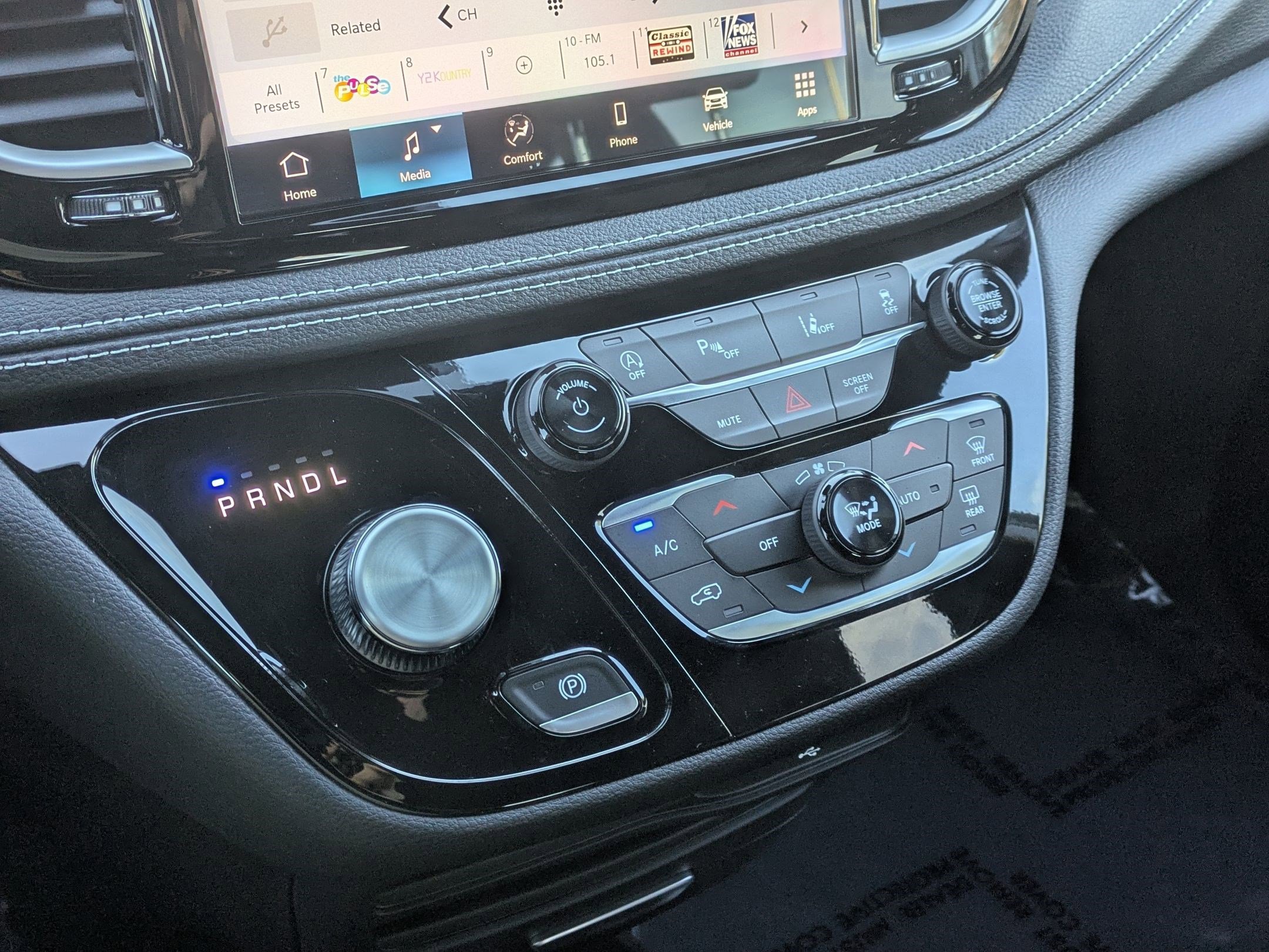 New 2026 Chrysler Pacifica Select image 13