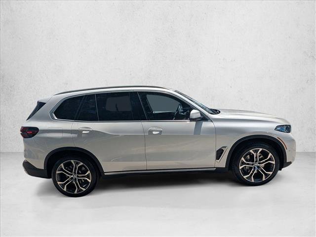 Used 2024 BMW X5 xDrive40i w/ Premium Package AWD/4WD image 4