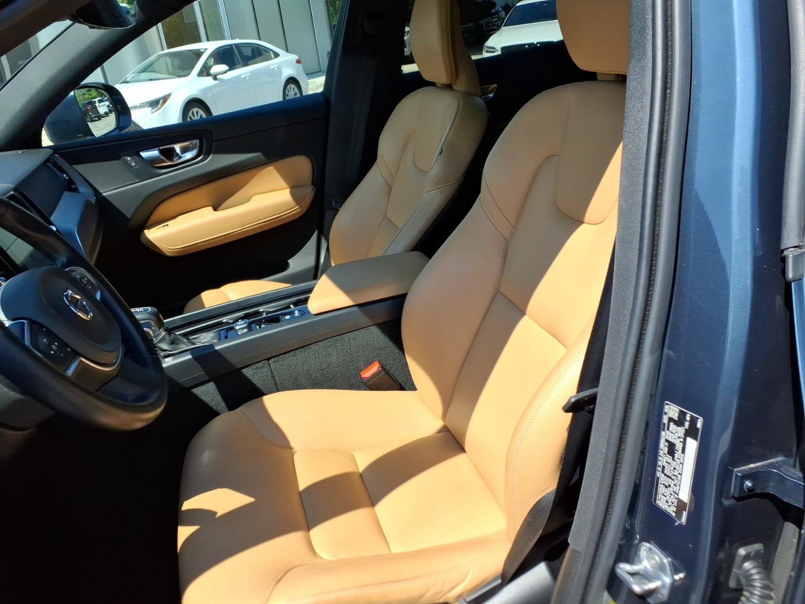 Used 2020 Volvo XC60 T6 Momentum AWD/4WD image 18