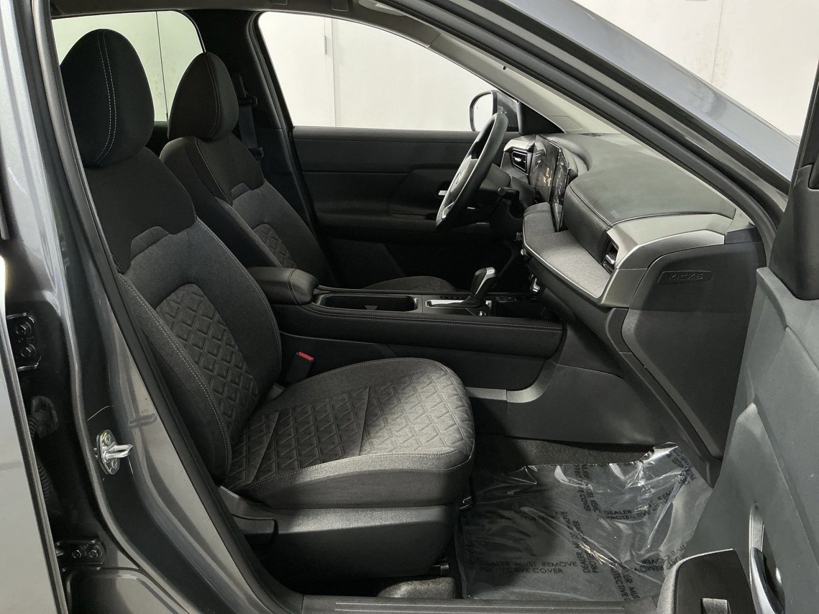 Used 2025 Nissan Kicks SV image 32