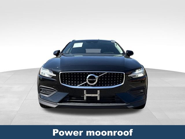 Used 2021 Volvo V60 T5 Cross Country AWD/4WD image 10