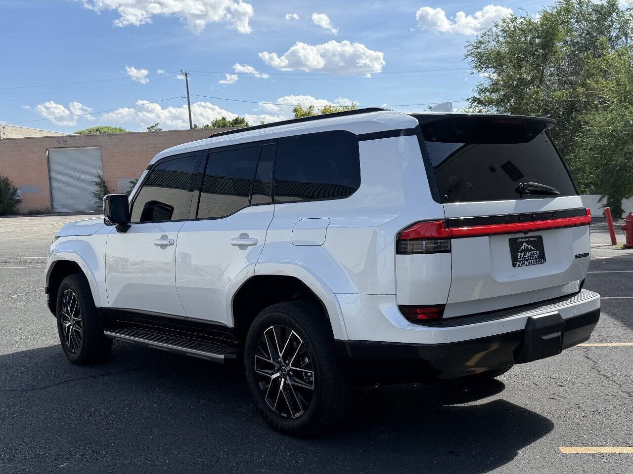Used 2025 Lexus GX 550 w/ Accessory Package (2T) AWD/4WD image 5