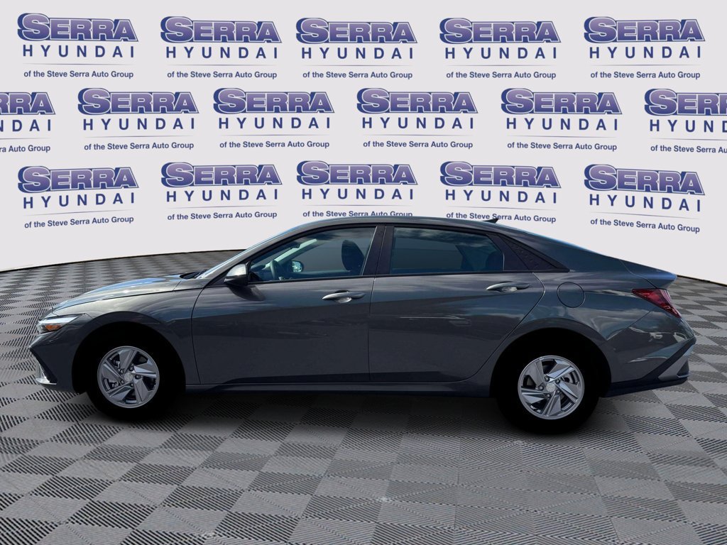 New 2026 Hyundai Elantra SE FWD image 3