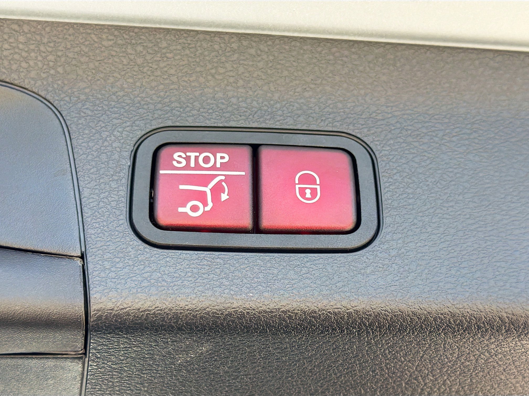 Used 2024 Mercedes-Benz GLS 450 4MATIC image 14