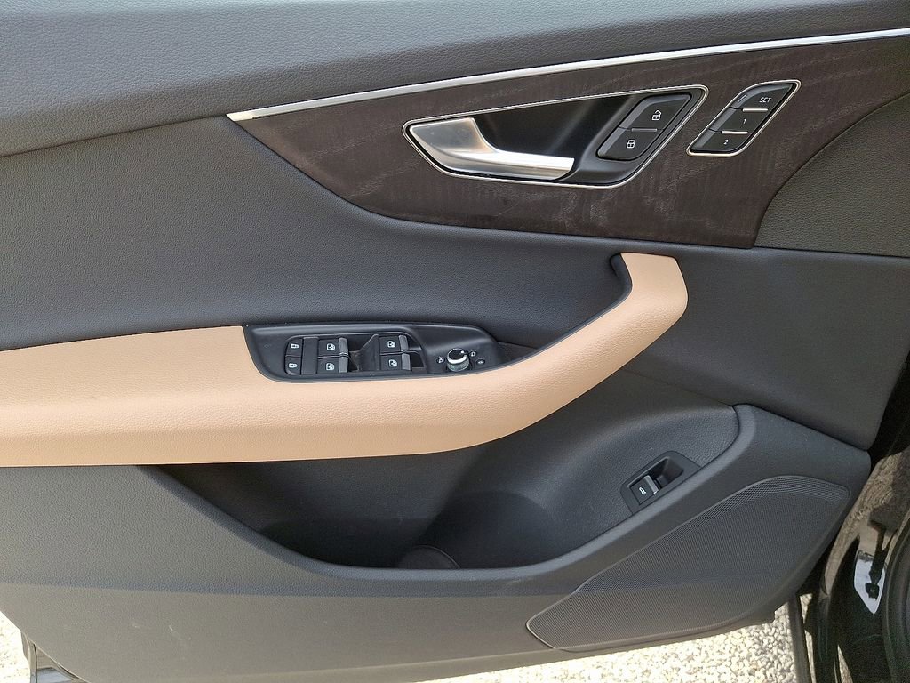 Certified 2025 Audi Q7 3.0T Premium w/ Convenience Package image 13