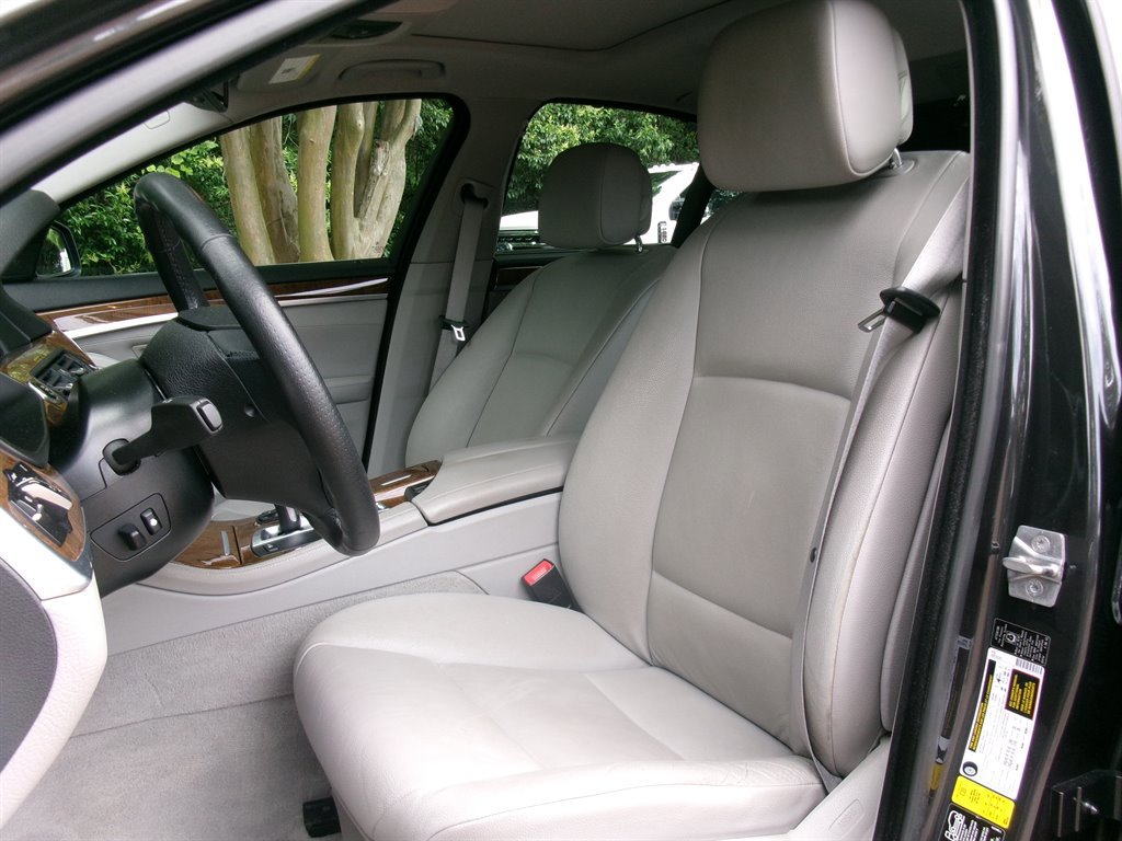 Used 2011 BMW 535i xDrive Sedan AWD/4WD image 14