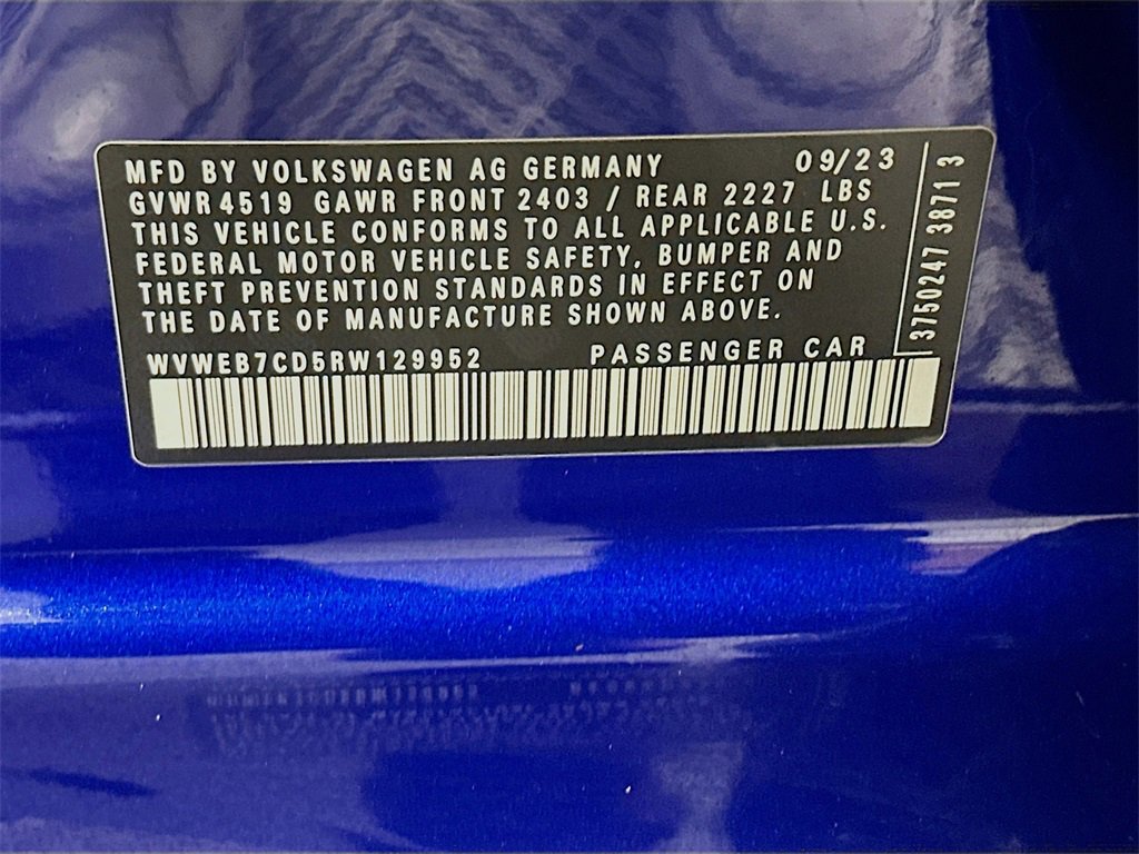 Certified 2024 Volkswagen Golf R image 27