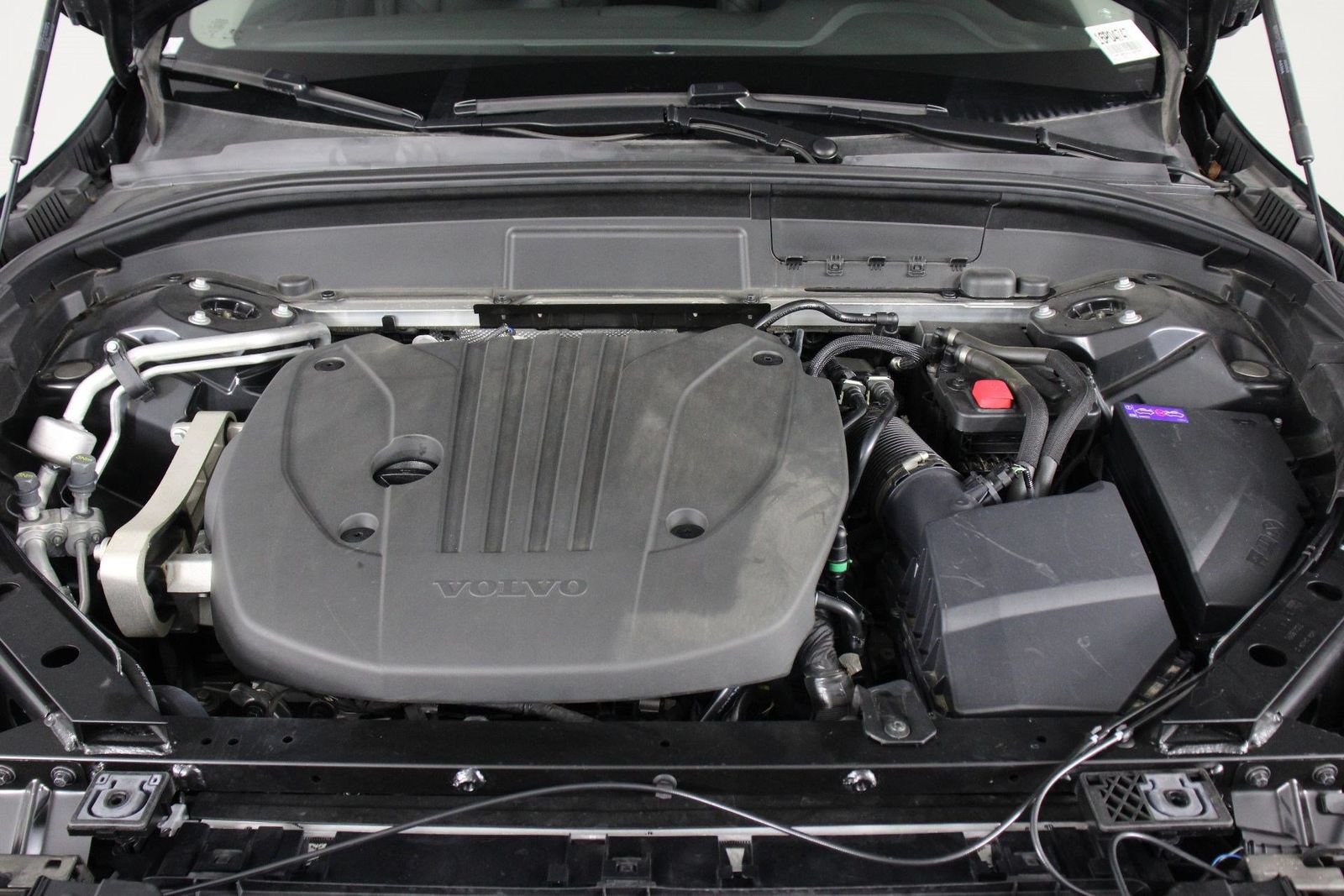 Certified 2025 Volvo XC60 B5 Plus AWD/4WD image 24