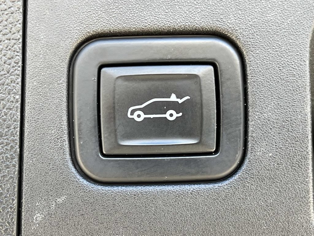 Used 2020 Cadillac XT4 Sport w/ Cold Weather Package FWD image 23