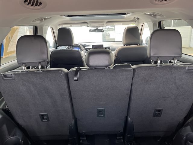 Used 2024 Ford Explorer XLT w/ Equipment Group 202A AWD/4WD image 32