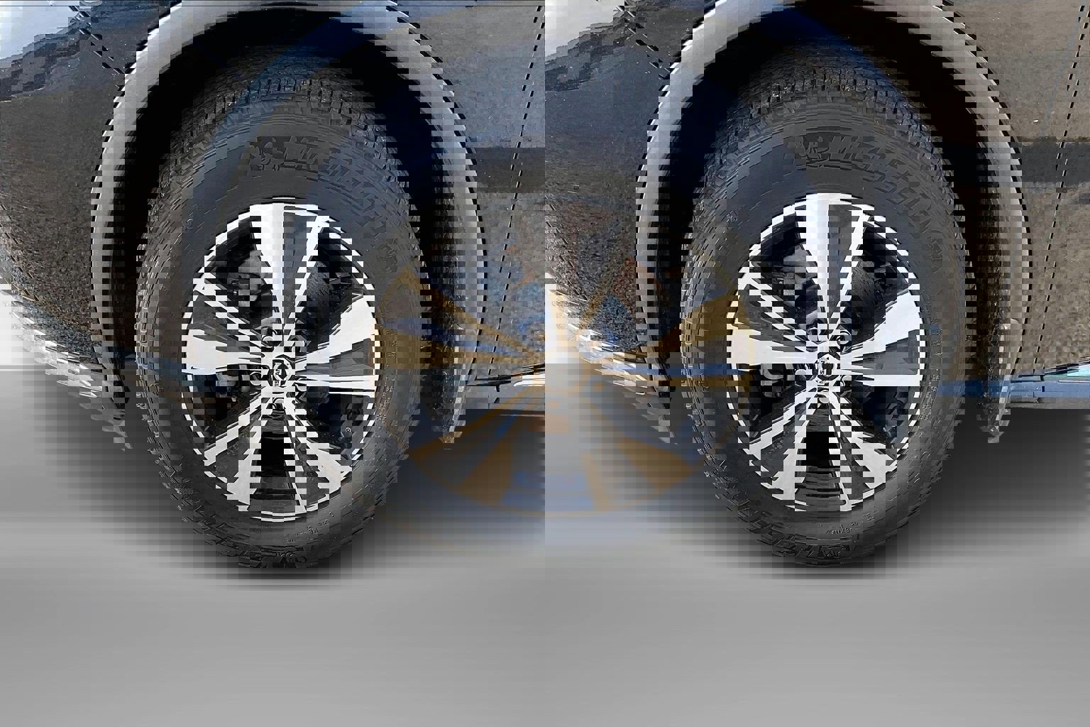 Used 2019 Nissan Murano SV image 2