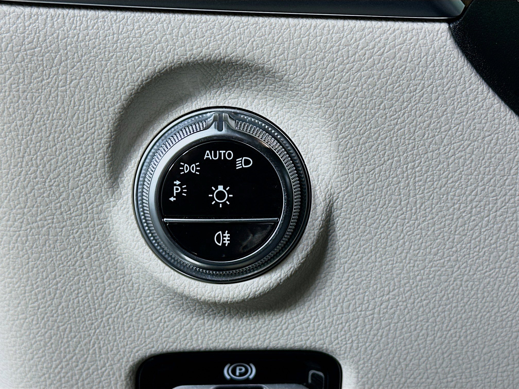 Used 2024 Mercedes-Benz C 300 4MATIC Sedan image 17