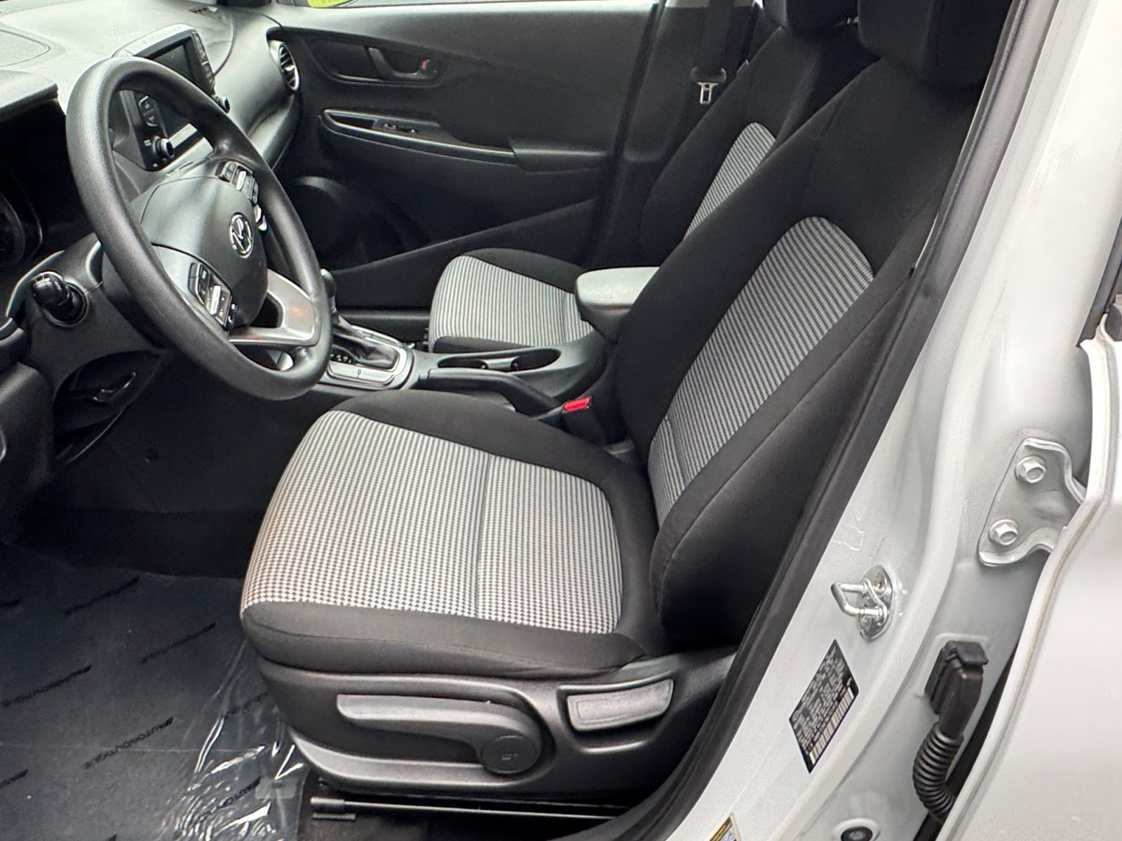 Used 2021 Hyundai Kona SE AWD/4WD image 9