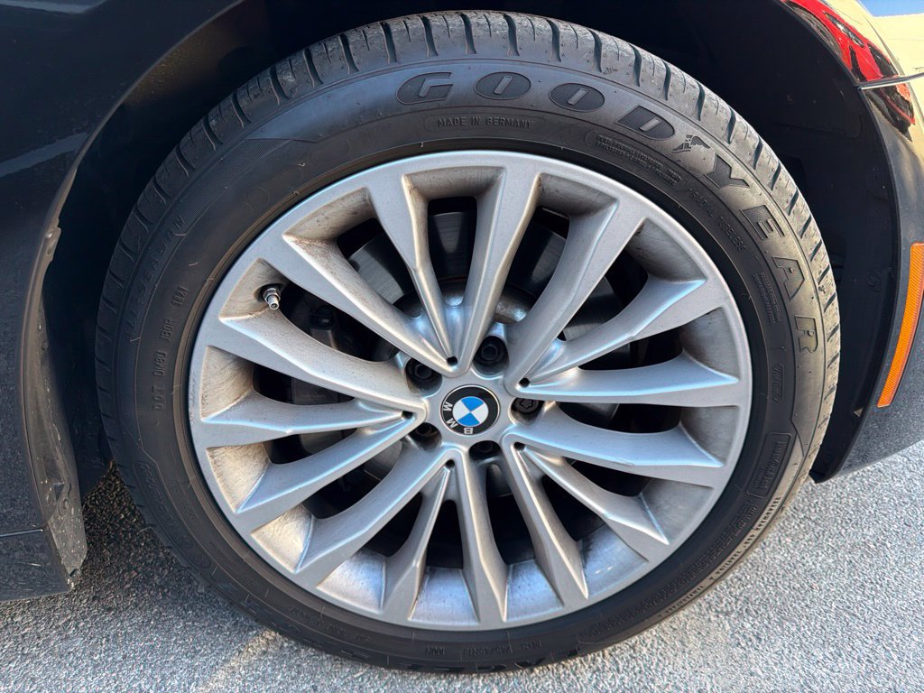 Certified 2022 BMW 530i w/ Premium Package RWD image 5