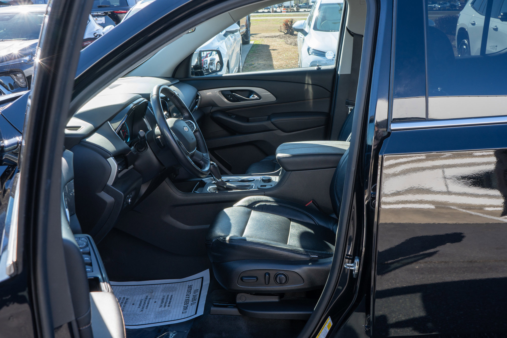 Used 2019 Chevrolet Traverse LT image 18