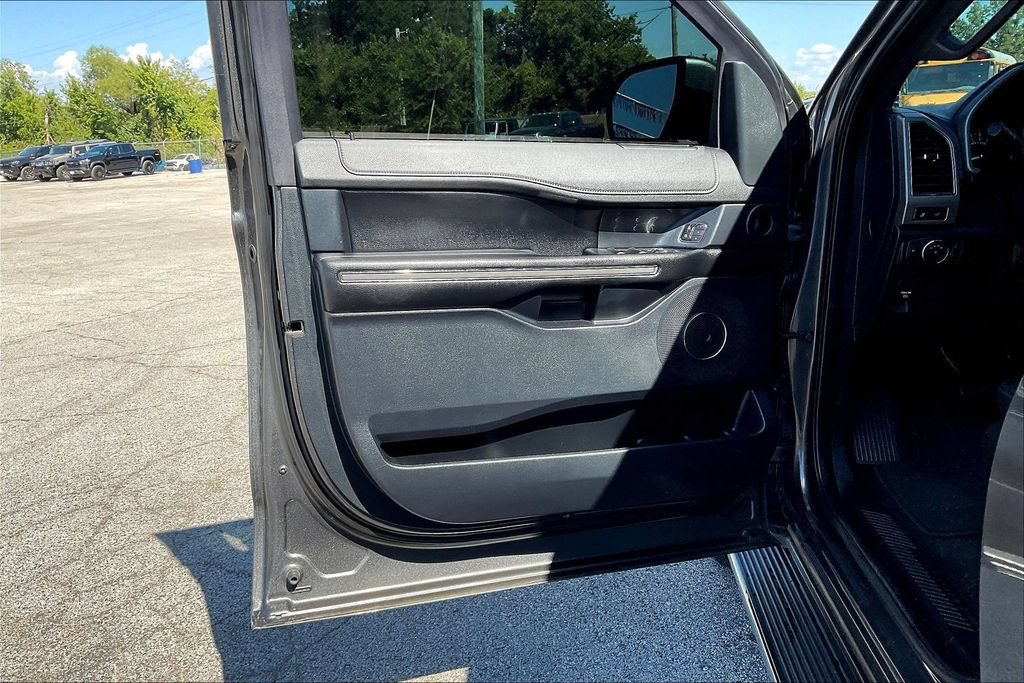 Used 2020 Ford Expedition XLT w/ Equipment Group 202A RWD image 19