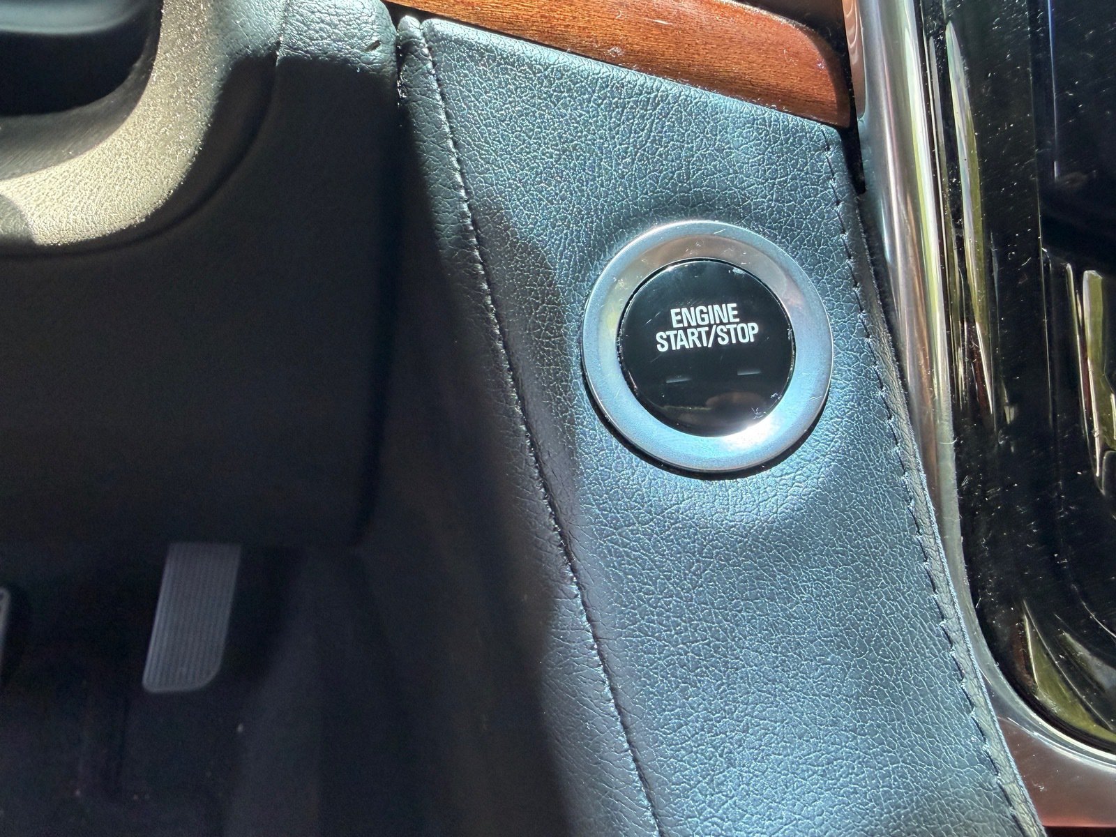 Used 2016 Cadillac Escalade ESV Luxury RWD image 10