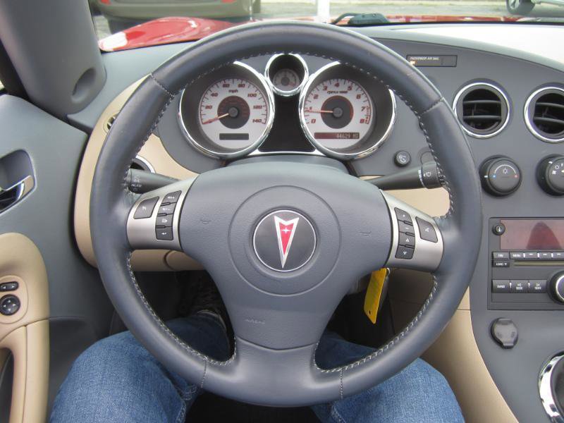 Used 2006 Pontiac Solstice Convertible w/ Premium Package image 10