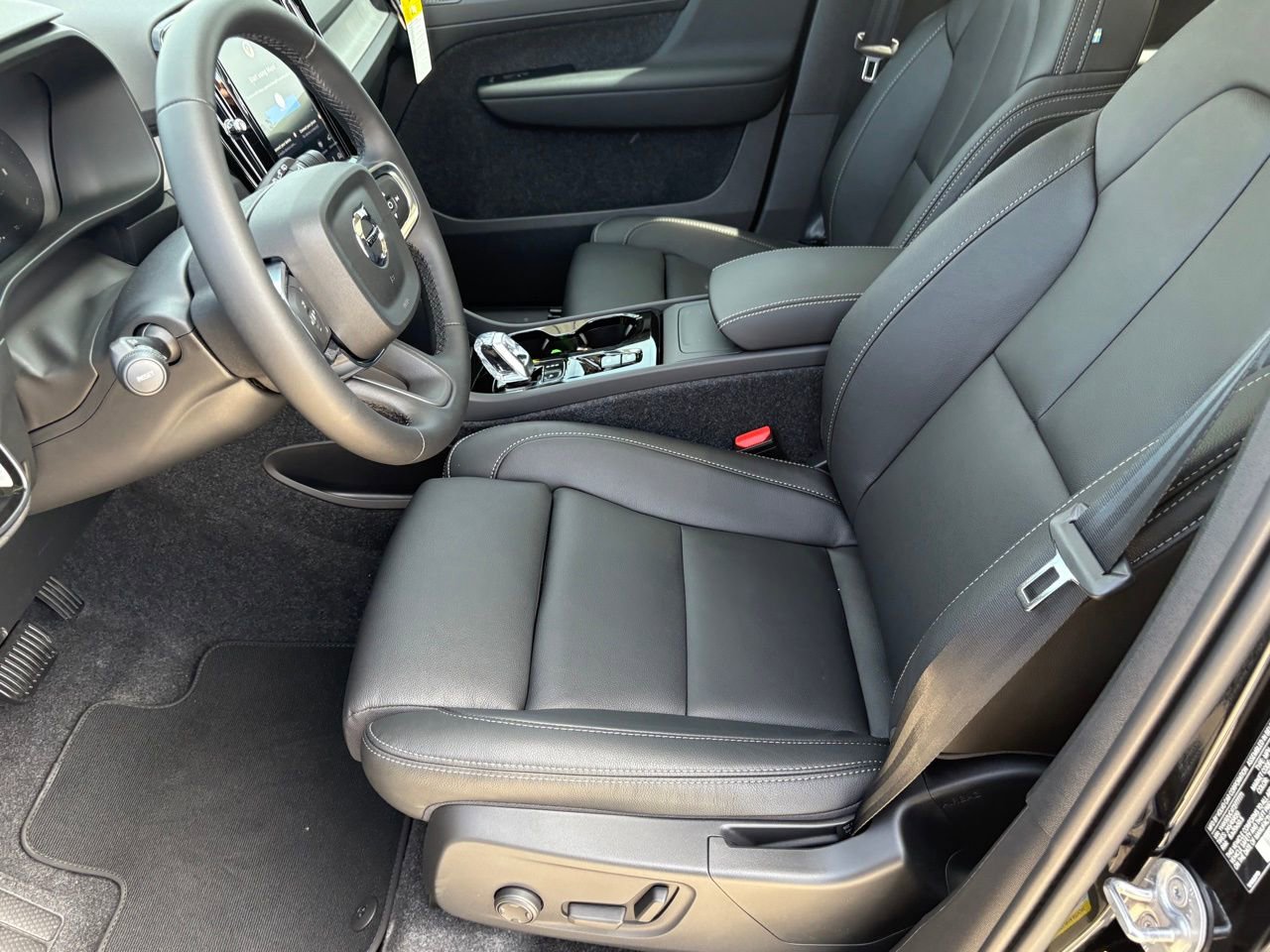 New 2026 Volvo XC40 B4 Plus w/ Protection Package Premier image 18