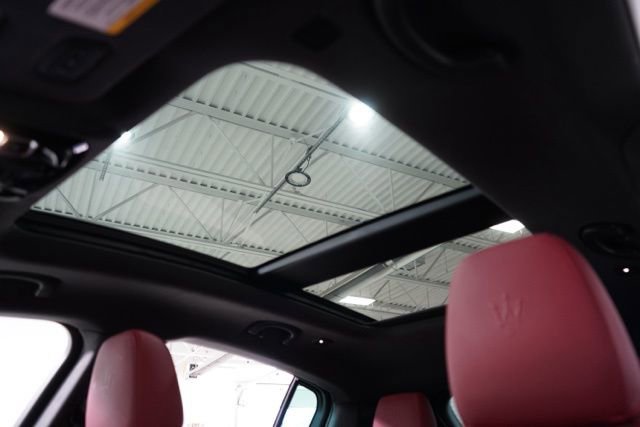 Used 2025 Maserati Grecale Modena AWD/4WD image 16