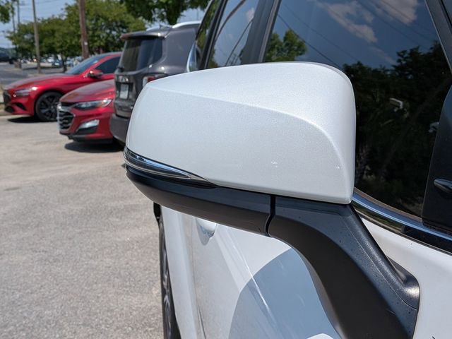 Used 2023 Toyota Highlander XLE image 12
