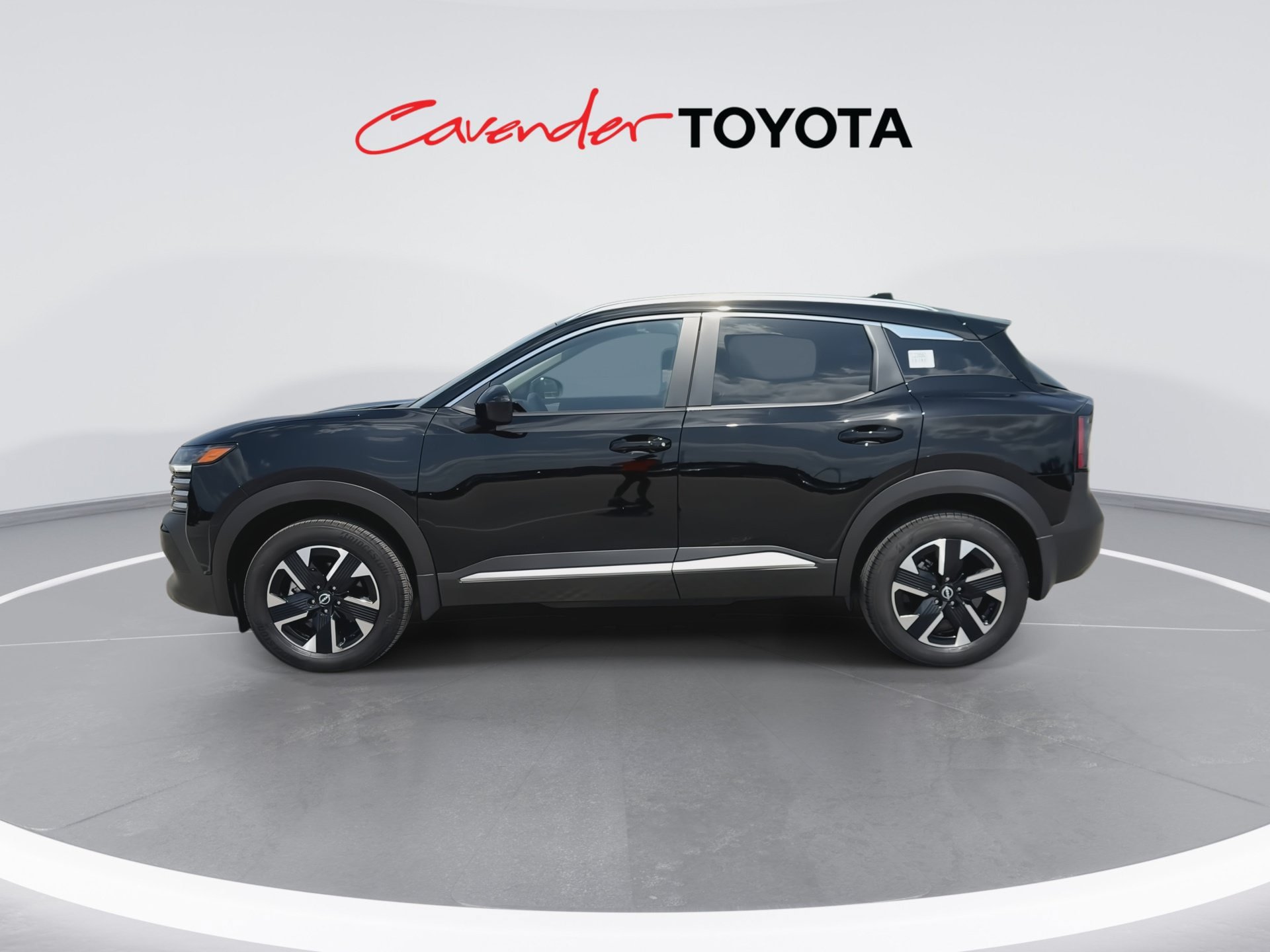 Used 2026 Nissan Kicks SV w/ SV Premium Package AWD/4WD image 5