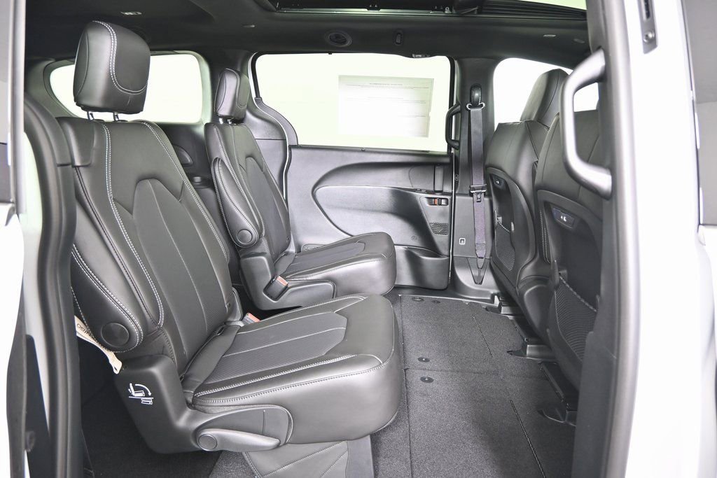 New 2026 Chrysler Pacifica Select image 15