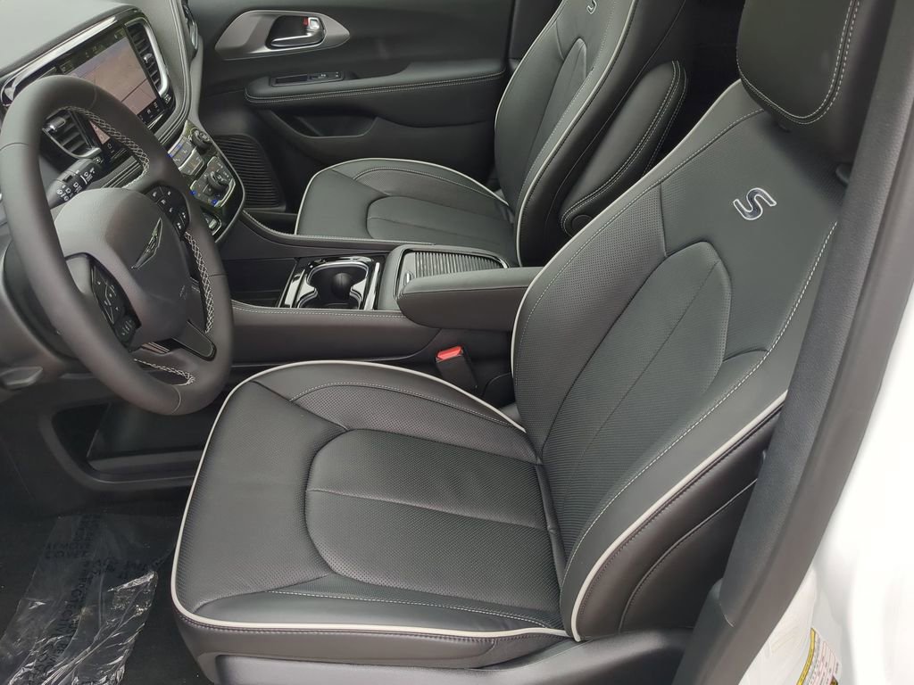 New 2026 Chrysler Pacifica Limited w/ S Appearance Package image 12