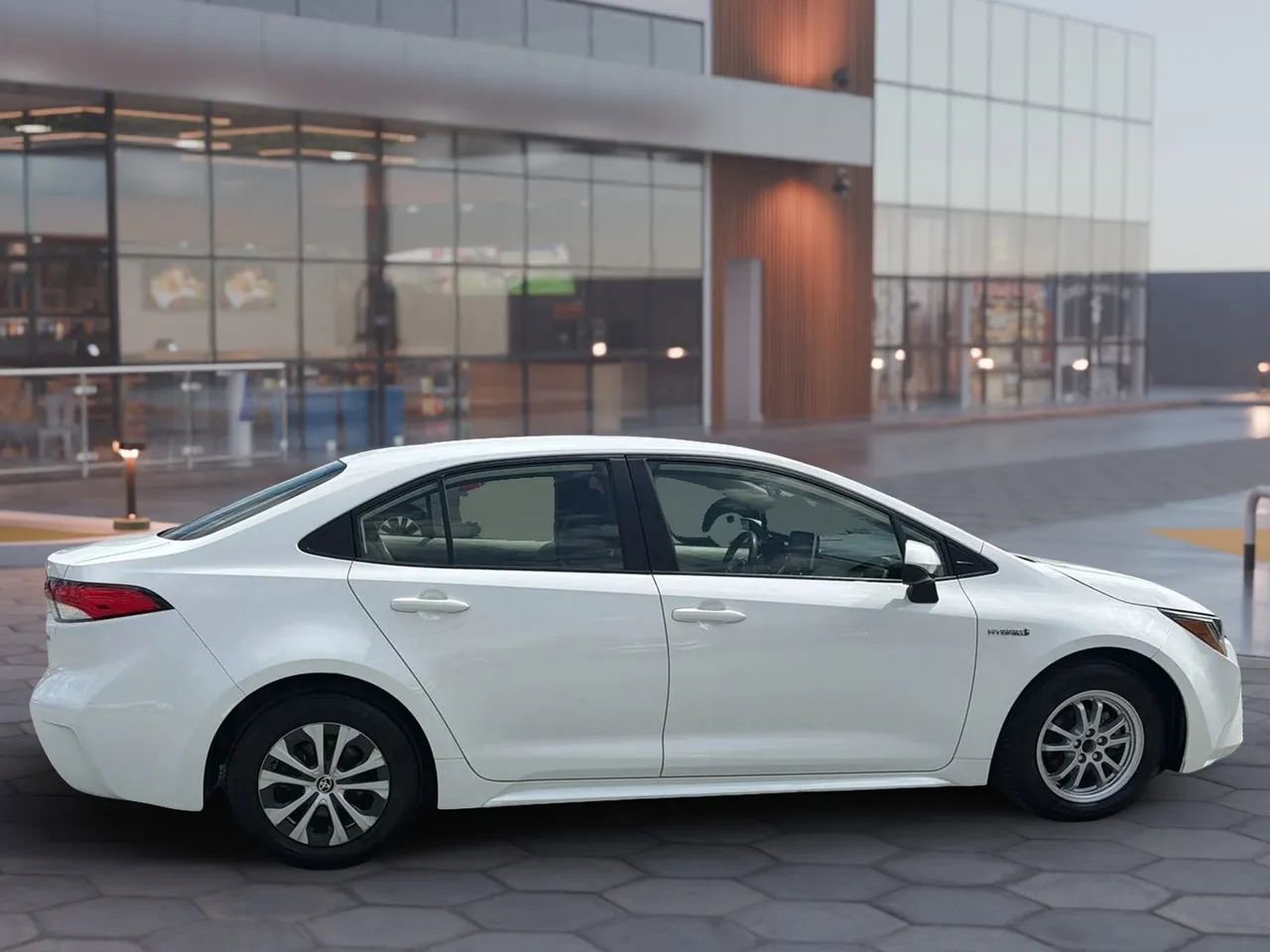 Used 2020 Toyota Corolla LE image 19