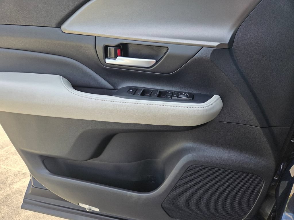 Used 2024 Toyota Grand Highlander FWD image 20